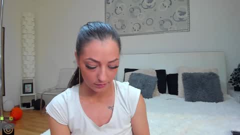 Snapshot of ivyfoxx_ chatting on 01-22-25, 05:17 IvyFox online show from 01-22-25, 05:17
