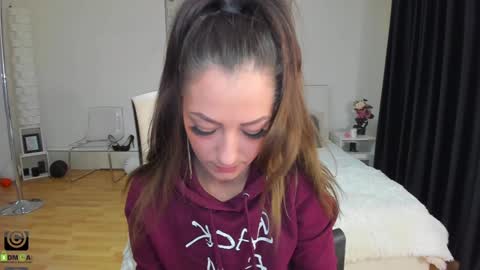 Snapshot of ivyfoxx_ chatting on 01-29-25, 01:28 IvyFox online show from 01-29-25, 01:28