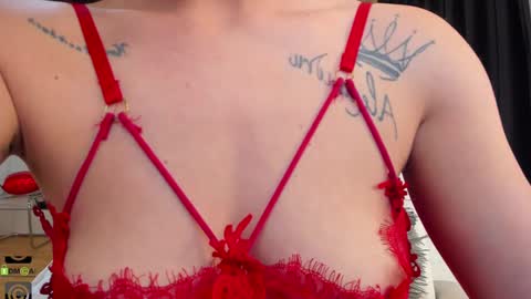 Snapshot of ivyfoxx_ chatting on 02-14-25, 11:42 IvyFox online show from 02-14-25, 11:42