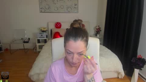 Snapshot of ivyfoxx_ chatting on 02-24-25, 04:58 IvyFox online show from 02-24-25, 04:58