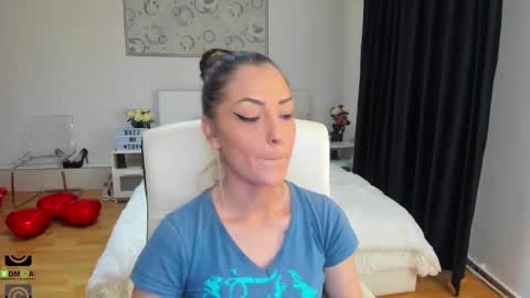 Snapshot of ivyfoxx_ chatting on 03-11-25, 10:29 IvyFox online show from 03-11-25, 10:29