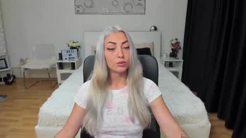 Snapshot of ivyfoxx_ chatting on 09-09-25, 12:15 IvyFox online show from 09-09-25, 12:15