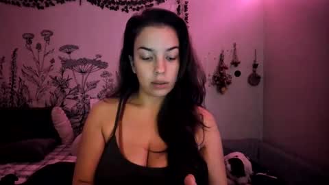 Snapshot of ivygreyco chatting on 01-06-25, 04:47 Ivy Heaven Goddess online show from 01-06-25, 04:47