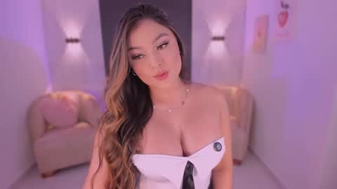 Snapshot of ivyjonesx chatting on 12-05-25, 01:25 Ivy online show from 12-05-25, 01:25