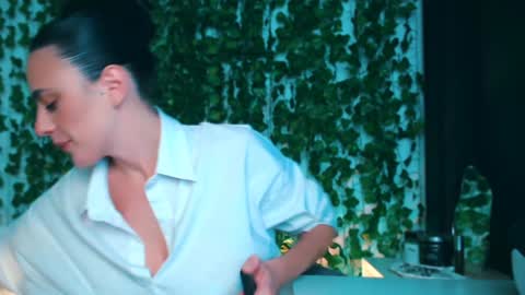 Snapshot of ivyjonson chatting on 12-08-24, 01:36 Miss Ivy online show from 12-08-24, 01:36