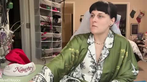Snapshot of ivyminxxx chatting on 12-25-24, 10:16 Ivy Minxxx online show from 12-25-24, 10:16