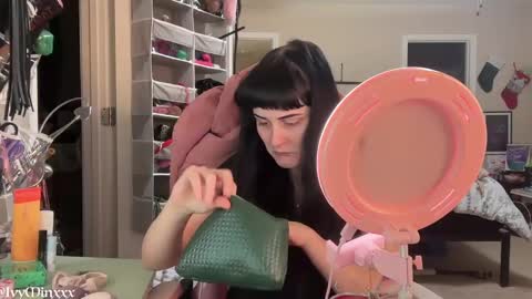 Snapshot of ivyminxxx chatting on 01-06-25, 12:16 Ivy Minxxx online show from 01-06-25, 12:16