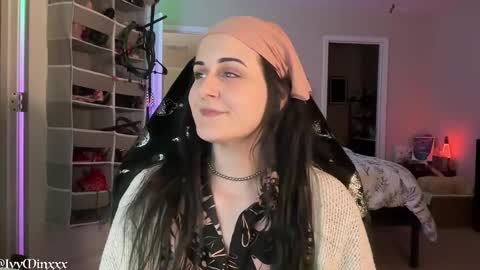 Snapshot of ivyminxxx chatting on 02-19-25, 01:29 Ivy Minxxx online show from 02-19-25, 01:29