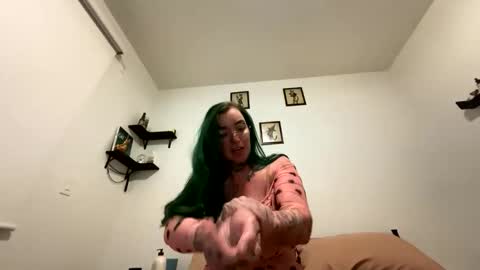 Snapshot of ivyriot95 chatting on 10-22-25, 07:08 Ivy Riot online show from 10-22-25, 07:08