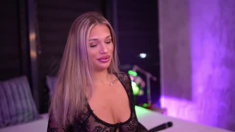 IvyRowa online show from 01-03-25, 06:46