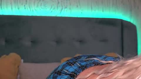  Ivy  online show from 12-18-24, 06:10