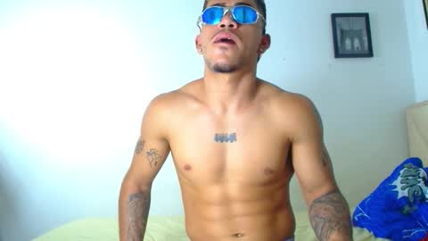 izaack online show from 12-23-25, 06:00