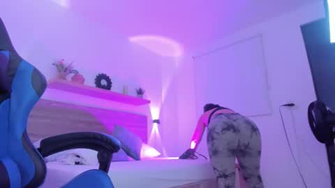 Iza online show from 02-06-26, 01:58