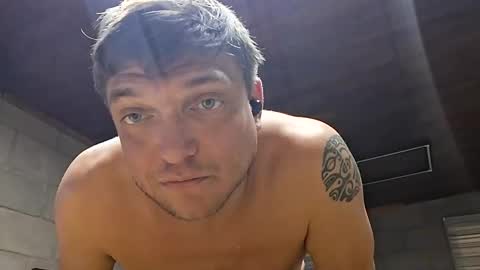 Snapshot of izealvaro chatting on 09-17-25, 03:19 izealvaro online show from 09-17-25, 03:19