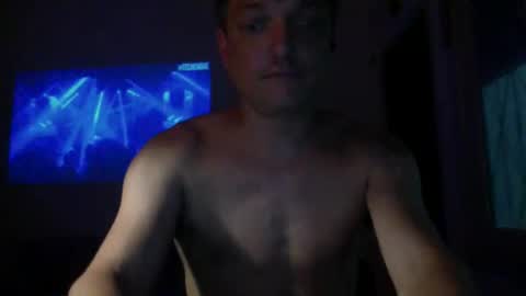Snapshot of izealvaro chatting on 10-17-25, 07:33 izealvaro online show from 10-17-25, 07:33