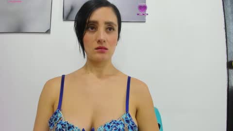 Izzy online show from 12-04-24, 03:54