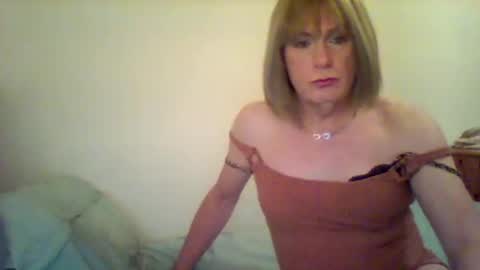 Snapshot of izzy_mchoney chatting on 01-02-25, 04:35 izzy_mchoney online show from 01-02-25, 04:35