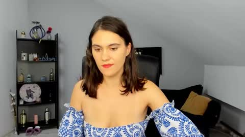 Snapshot of izzymonro chatting on 10-08-25, 11:35 Izzy online show from 10-08-25, 11:35