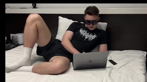 Snapshot of j_lyle_x chatting on 11-09-25, 08:18 j_lyle_x online show from 11-09-25, 08:18