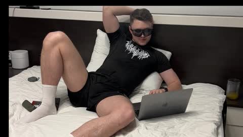 Snapshot of j_lyle_x chatting on 11-14-25, 08:40 j_lyle_x online show from 11-14-25, 08:40