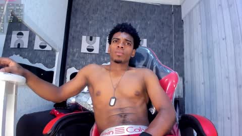 Snapshot of jack_muscles69_ chatting on 02-19-25, 12:00 Jack online show from 02-19-25, 12:00