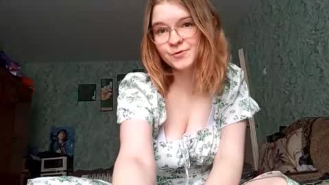 Snapshot of jackelyndubitsky chatting on 10-18-25, 08:48 I am Vanessa Help me reach 10 Thumbs Up online show from 10-18-25, 08:48