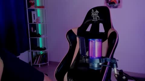 Linda Sofia help me get to 100 thumbs up online show from 01-08-25, 04:23