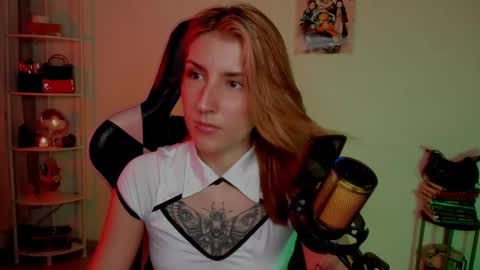 Linda Sofia help me get to 100 thumbs up online show from 02-07-25, 06:24