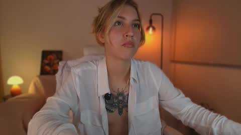 Linda Sofia help me get to 100 thumbs up online show from 10-11-25, 05:28