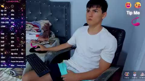 Snapshot of jacobb_lee chatting on 10-09-25, 09:24 Jacob Lee online show from 10-09-25, 09:24