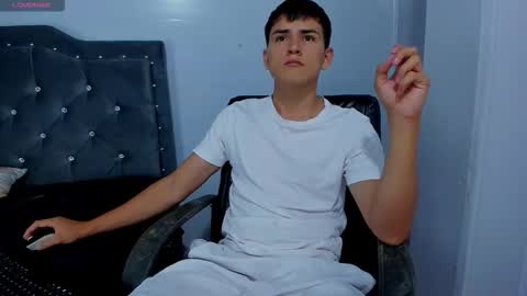 Snapshot of jacobb_lee chatting on 11-11-25, 09:59 Jacob Lee online show from 11-11-25, 09:59