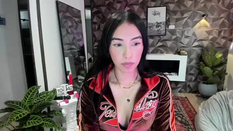 Snapshot of jade_porn chatting on 01-25-25, 03:41 Jade independent model online show from 01-25-25, 03:41