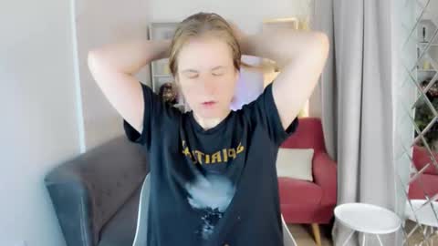 Snapshot of jade_soft chatting on 11-01-25, 01:35 Jade online show from 11-01-25, 01:35