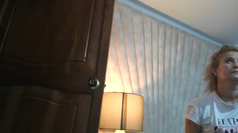 Snapshot of jade_squirt chatting on 10-27-25, 10:08 Jade online show from 10-27-25, 10:08