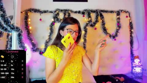 jade white  online show from 12-23-24, 12:30