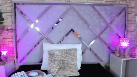 jade white  online show from 09-10-25, 01:55