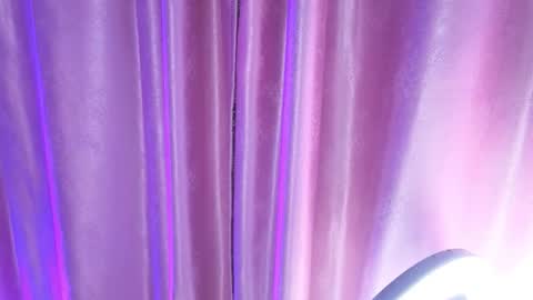 jade white  online show from 01-06-26, 01:04