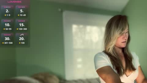 jadeamaryllis_ online show from 11-20-25, 02:39