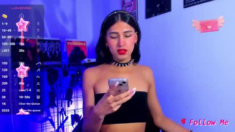 Snapshot of jadebenett chatting on 02-28-25, 12:20 Jade Benett online show from 02-28-25, 12:20