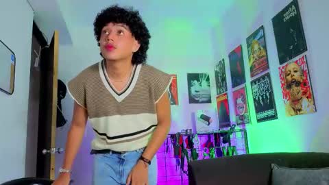 Snapshot of jadebenett chatting on 10-10-25, 03:27 Jade Benett online show from 10-10-25, 03:27