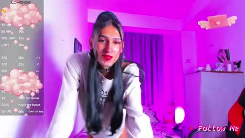 Snapshot of jadebenett chatting on 10-18-25, 02:47 Jade Benett online show from 10-18-25, 02:47