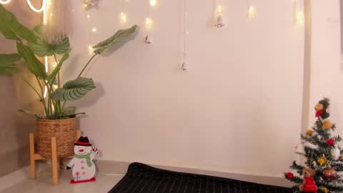 jadee__ online show from 12-20-24, 09:32