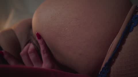 Snapshot of jadeperez_ chatting on 01-17-25, 06:47 Jade online show from 01-17-25, 06:47