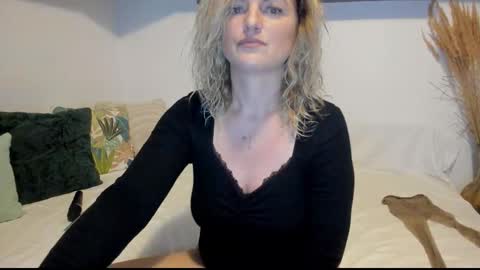 Snapshot of jadore_able82 chatting on 12-03-25, 02:41 elena online show from 12-03-25, 02:41