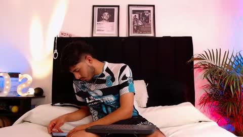 Snapshot of jaiden_thoner chatting on 11-23-25, 06:13 Jaiden online show from 11-23-25, 06:13