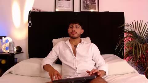 Snapshot of jaiden_thoner chatting on 11-25-25, 06:35 Jaiden online show from 11-25-25, 06:35