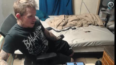 showingitoff online show from 11-10-25, 04:00