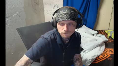 Snapshot of jake265897 chatting on 02-14-26, 02:25 showingitoff online show from 02-14-26, 02:25