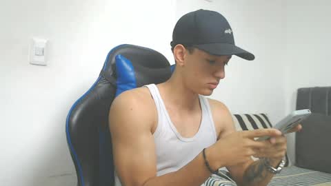 Hi guys im new 3 online show from 04-08-26, 03:56