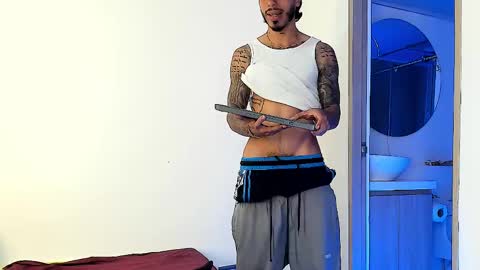 Snapshot of jakee_brown chatting on 02-15-25, 08:11 Santiago online show from 02-15-25, 08:11